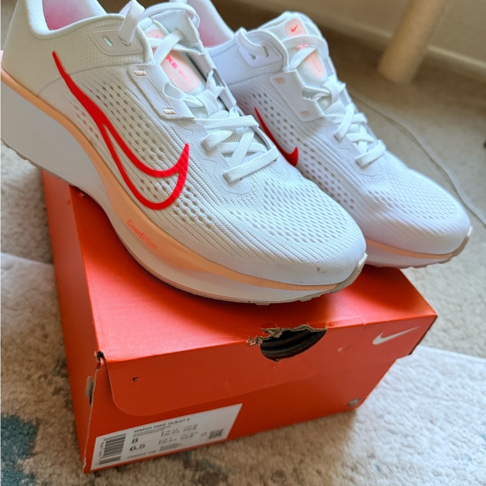 Nike Women's Quest 6
